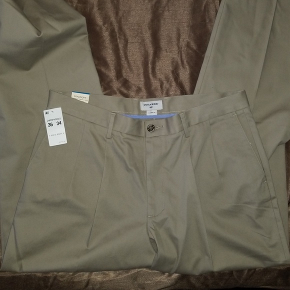 DOCKERS Signature Khaki- Pleated Classic Pants - Picture 3 of 6